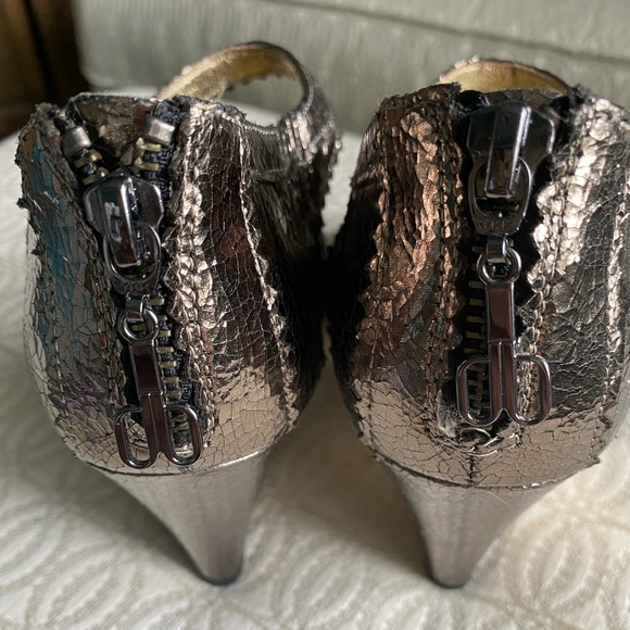 Brand New, never worn.  Dani Black metallic wedge heels, size 9. - Picture 6 of 6